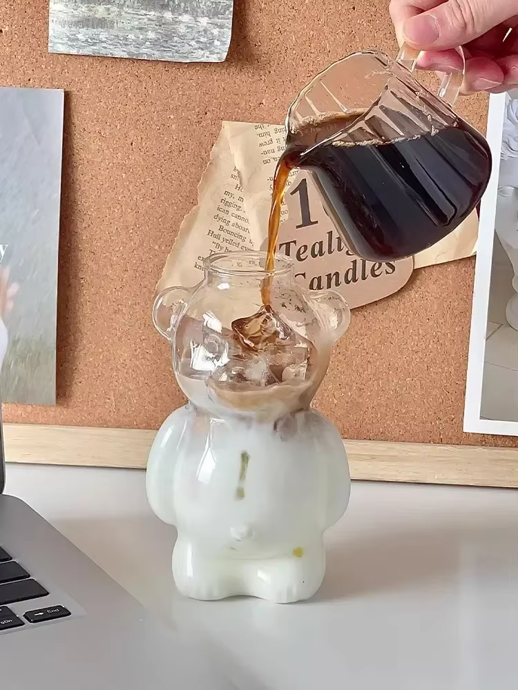 Tasse à café en forme d'ours de dessin animé
