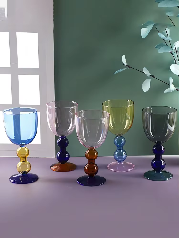 Gobelet en verre coloré nordique
