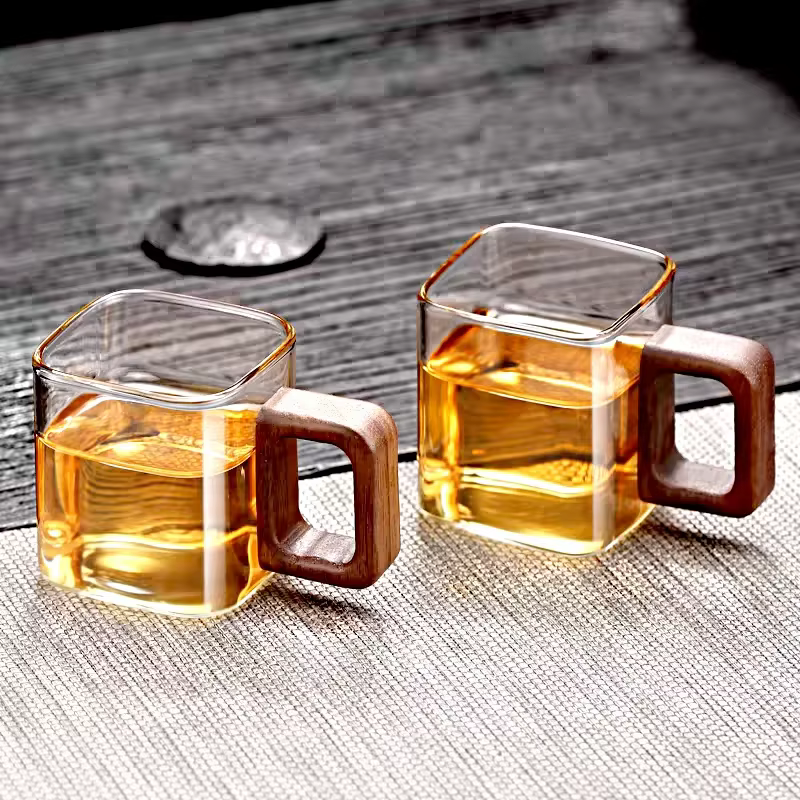 Tasse à café en verre de café moulu frais de petite capacité avec manche en bois de noyer tasses et tasses de thé au lait pour petit déjeuner à la maison