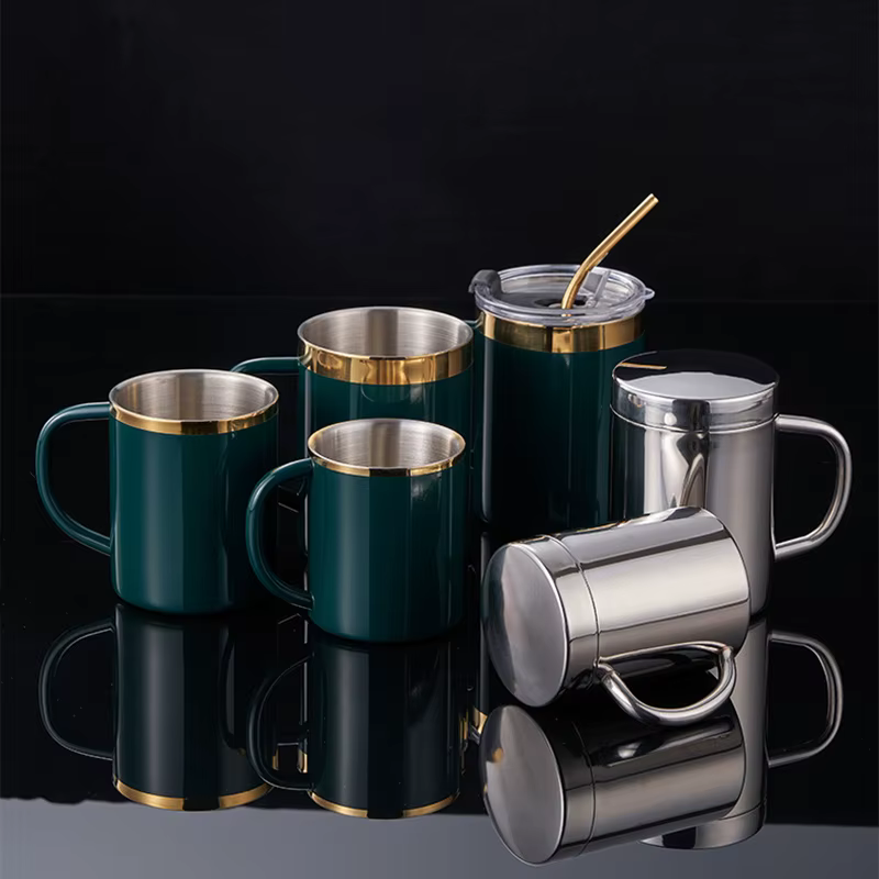 Tasse à café à double paroi avec couvercle