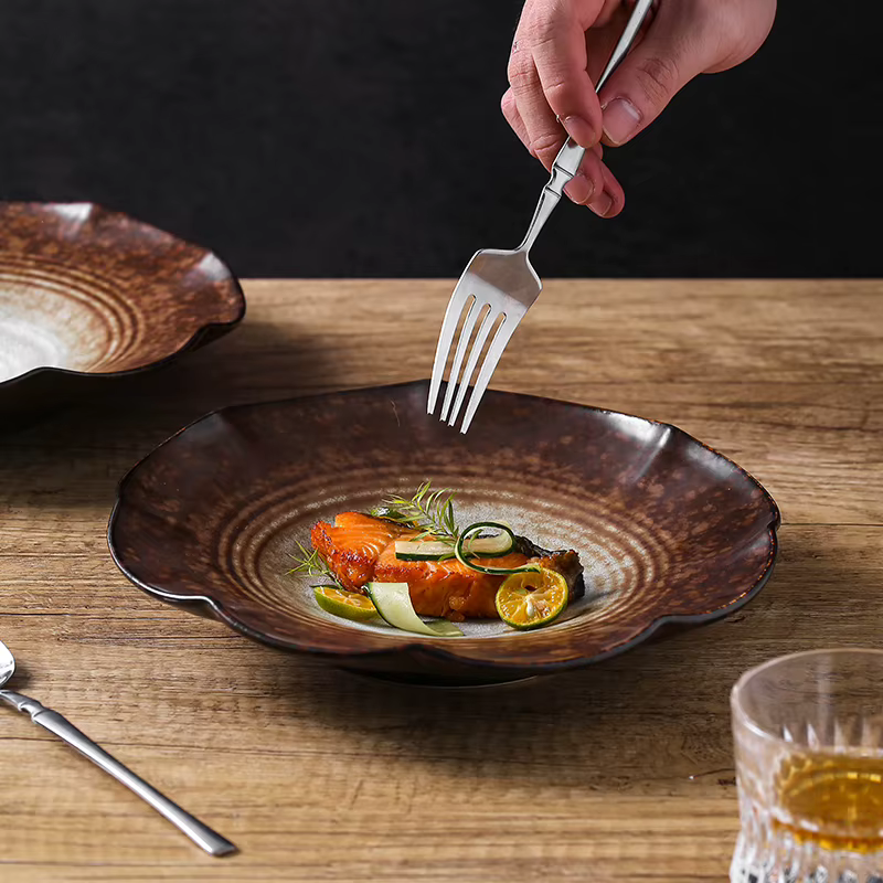 Assiettes à salade irrégulières haut de gamme en céramique rétro de style chinois