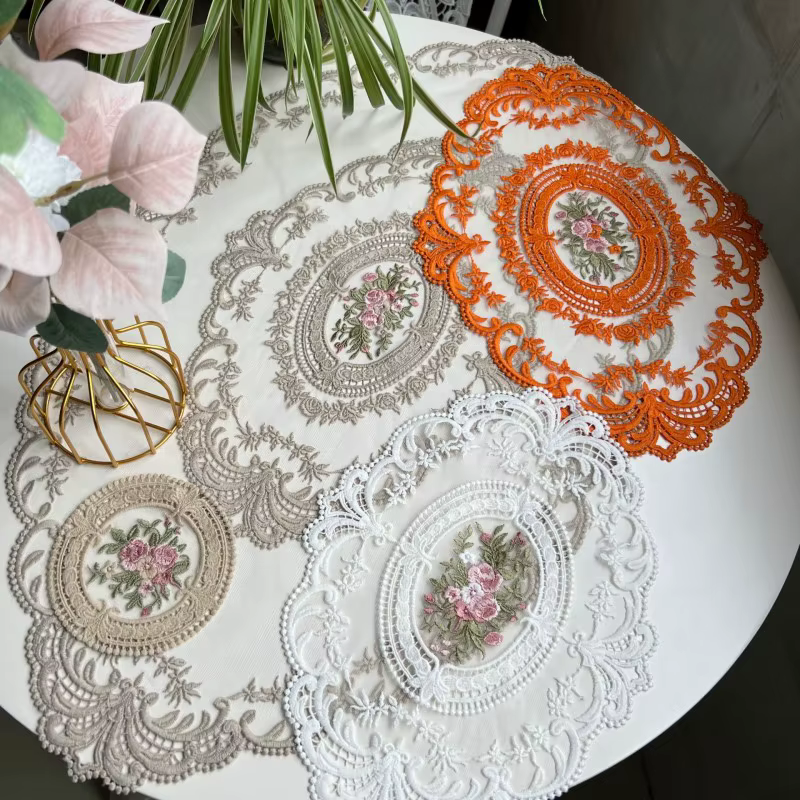 Napperon Vintage en dentelle brodé