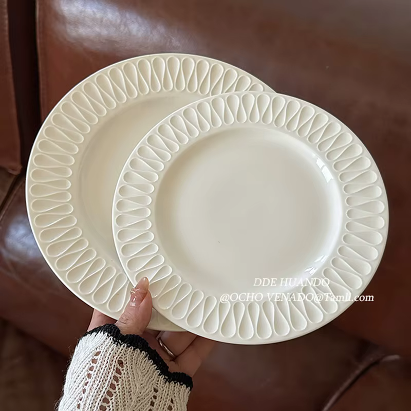 Assiette en Relief blanche française
