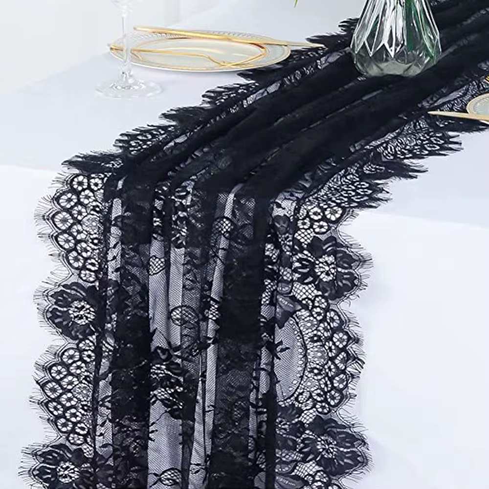 Chemin de table en dentelle blanche