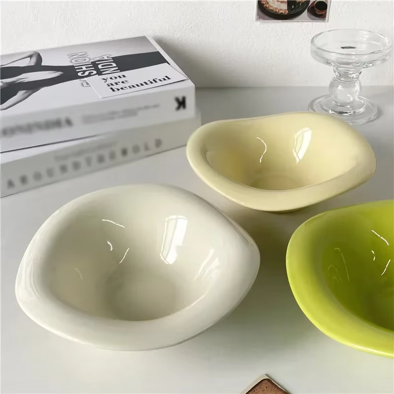Bol à salade en céramique ondulé