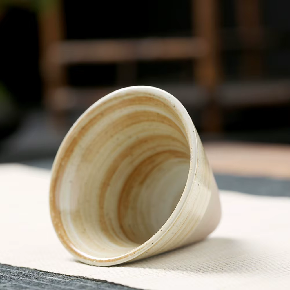 Tasses à café en céramique avec base