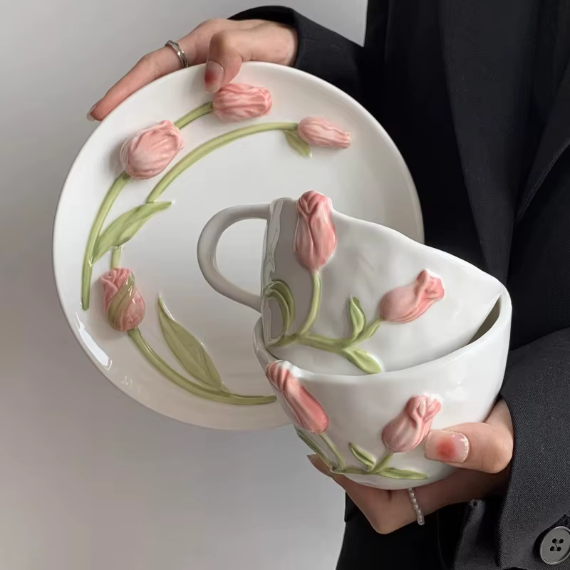 Tasse tulipe en céramique en Relief européen, thé de l'après-midi, Dessert, pâtisserie, fleurs peintes, tasse à café, tasse d'eau pour Couple, théière de café