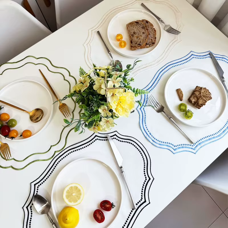 Tapis de Table en dentelle française