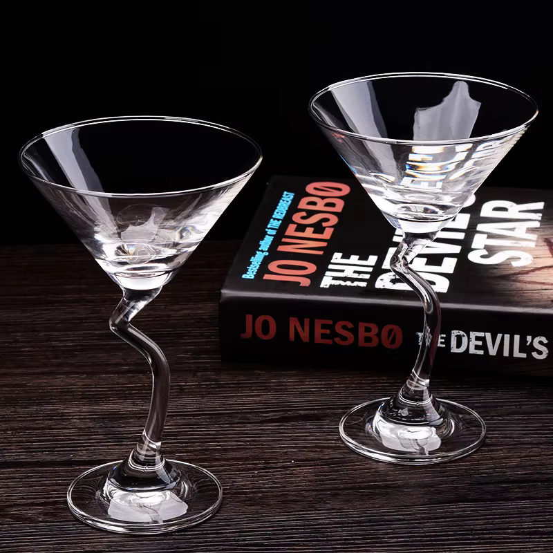 Ensemble de verres à cocktail triangulaires