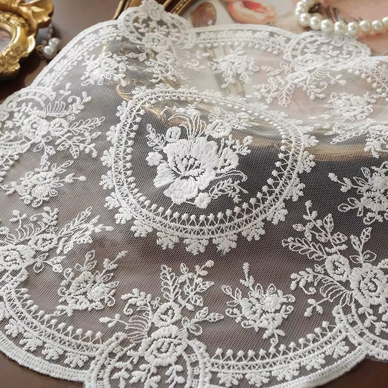Napperon de table rétro en dentelle brodée