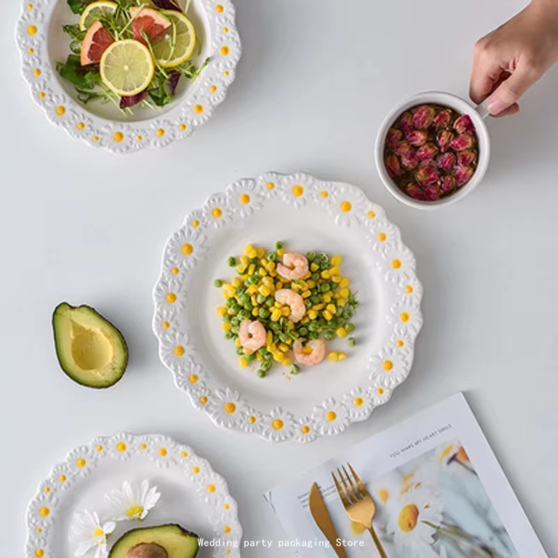 Petite assiette en céramique gaufrée marguerite