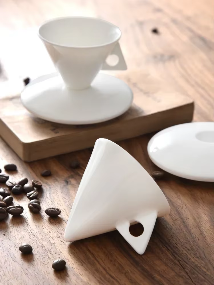 Ensemble de tasses à café et soucoupes fabriquées à la main en porcelaine d'os avec cuillère expresso partager