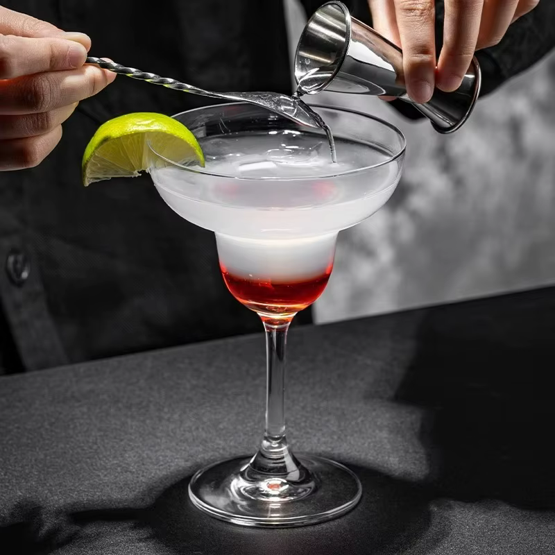 Verre à cocktail classique fait à la main