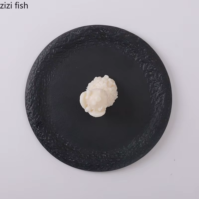 Assiette ronde en céramique noire