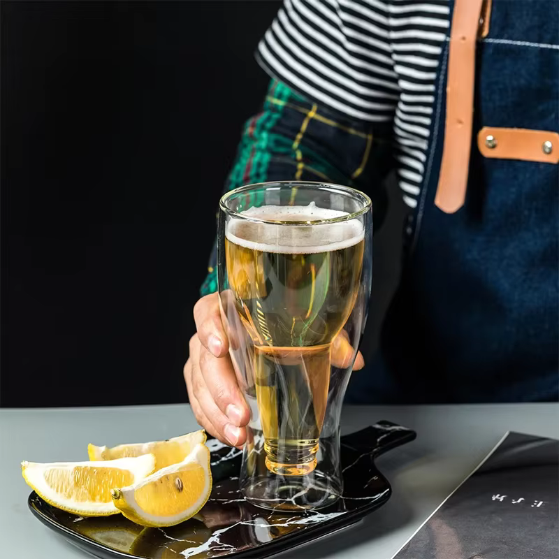 Bouteille de vin créative modèle tasse en verre
