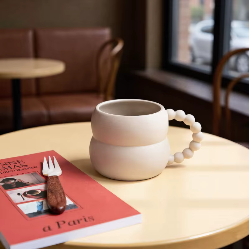 Tasse à café en céramique avec poignée boule