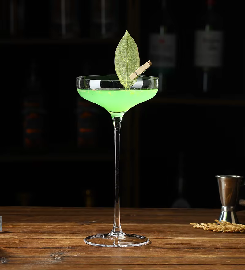 Verre à cocktail, champagne, martini, verres à vin, verrerie à longue tige