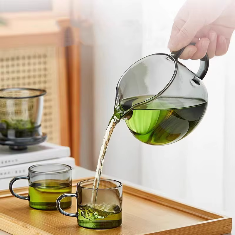 Théière en verre avec infuseur