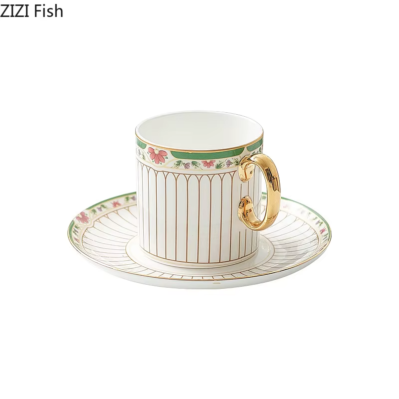 Tasse et soucoupe en céramique à cœur rayé plaqué or classique