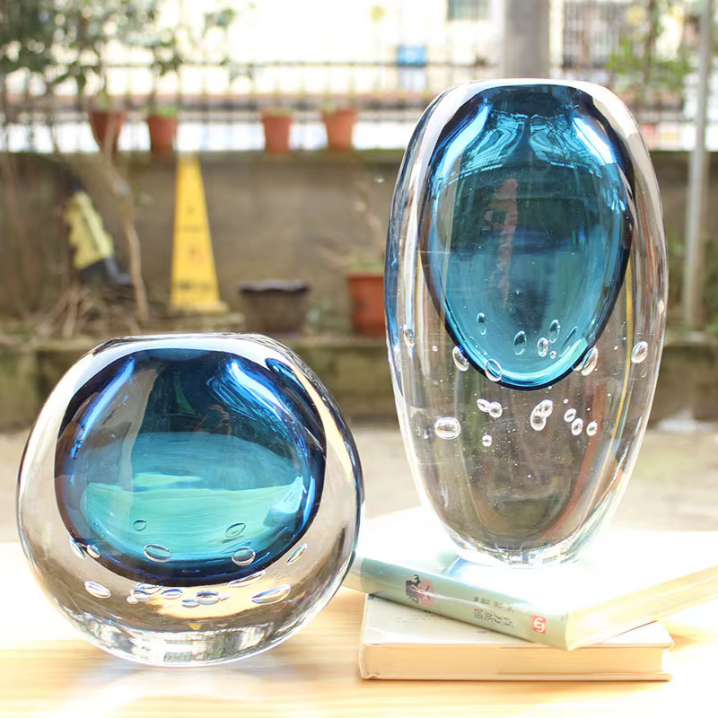 Vase en verre de cristal transparent bleu