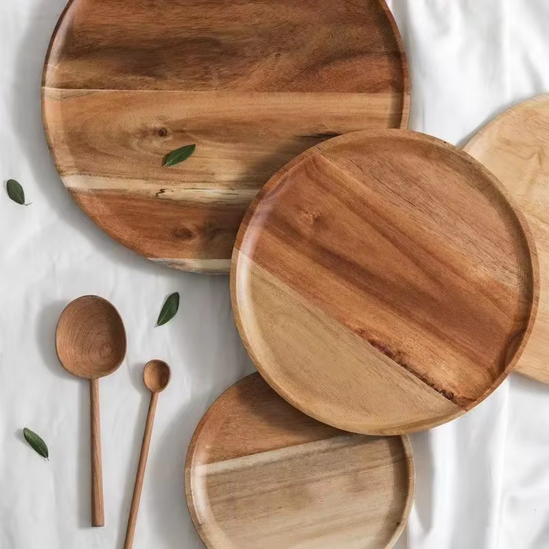 Assiette de service ronde simple en bois