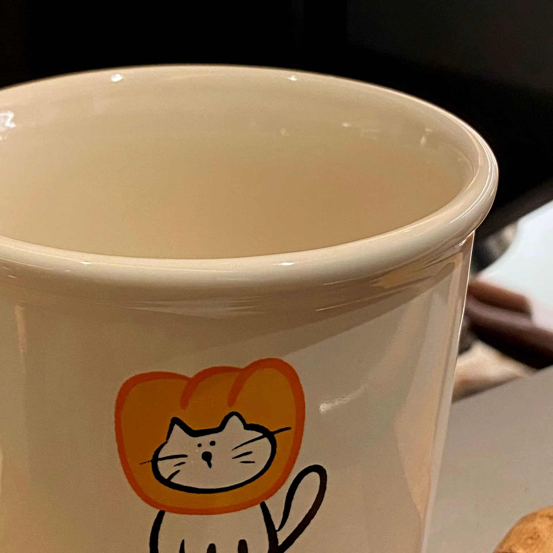 Tasse à café en céramique avec chaton toast de dessin animé mignon