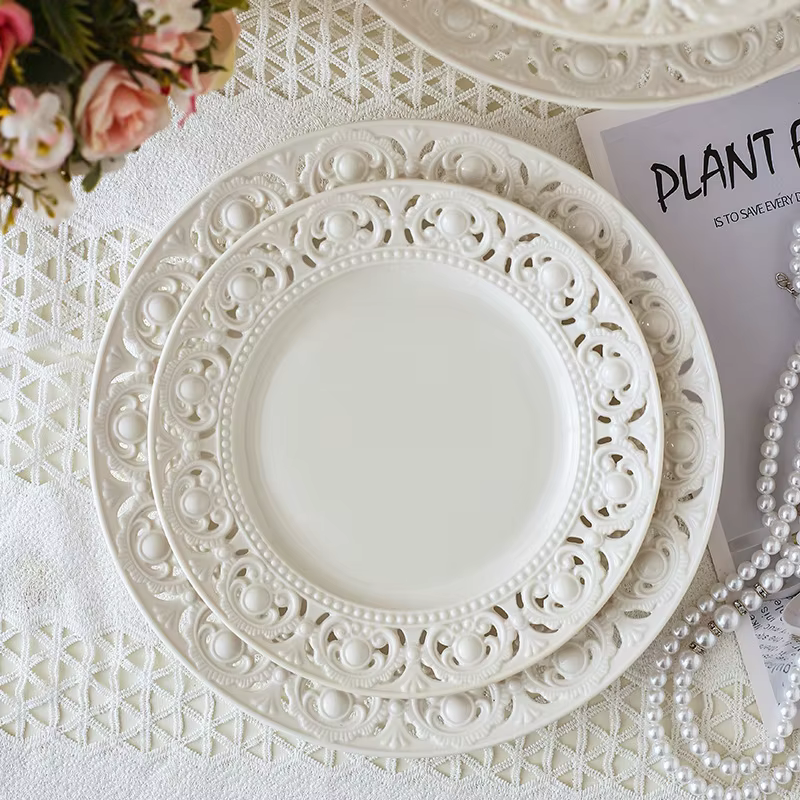 Assiette en céramique creuse gaufrée de style rétro français