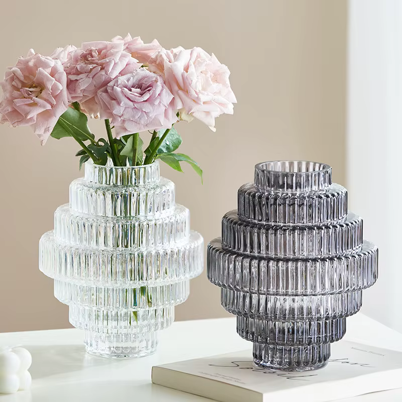 Vase en verre transparent en forme d'engrenage pour arrangements floraux
