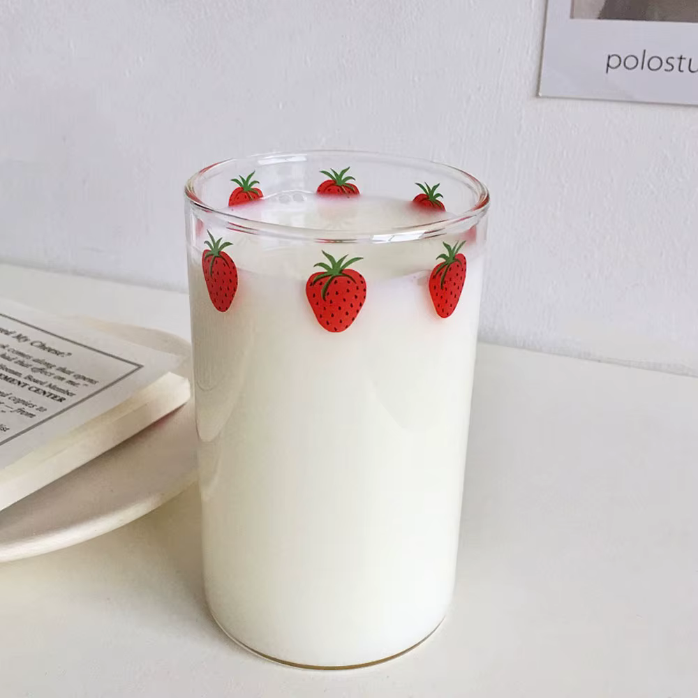 Tasse en verre mignonne à fraises de 300ml, avec paille, tasse d'eau transparente créative, lait d'étudiant, verre résistant à la chaleur Nana
