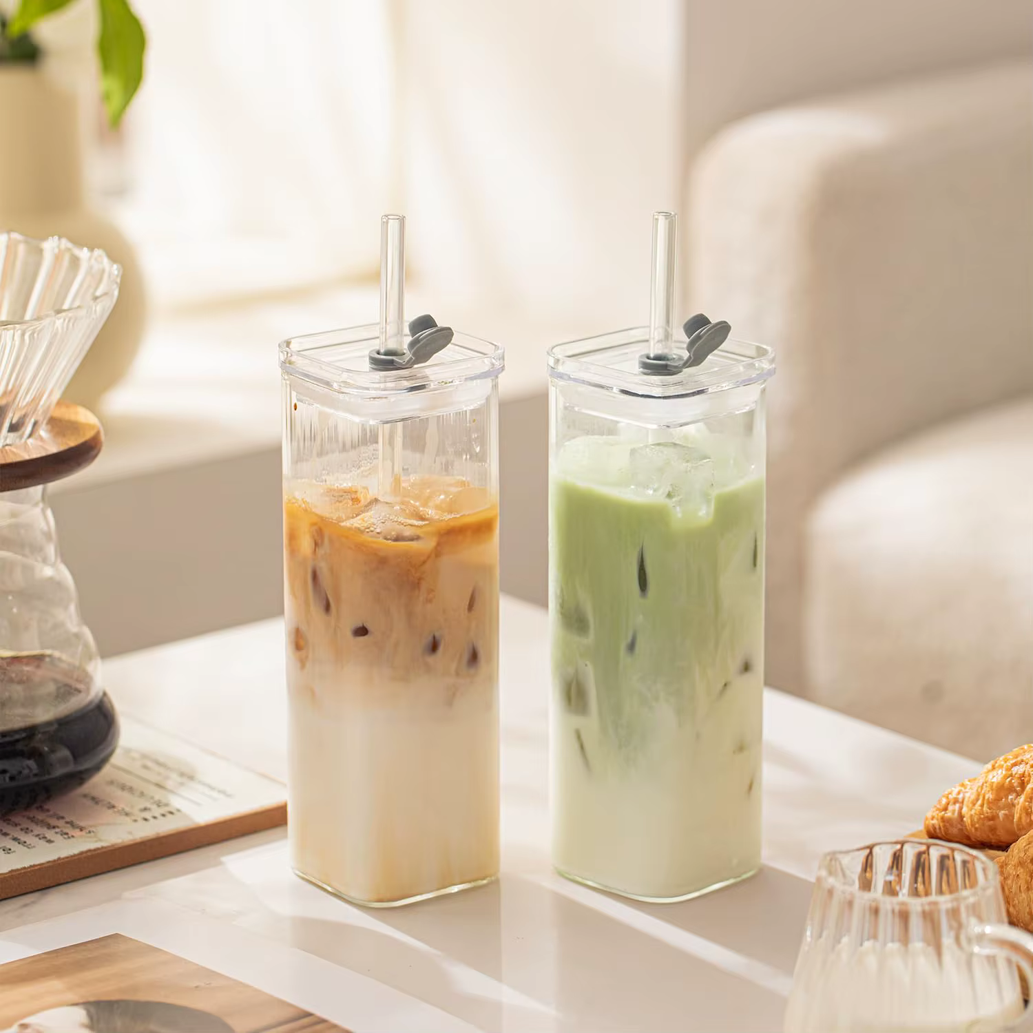 Lot de 6 verres carrés avec couvercles et pailles
