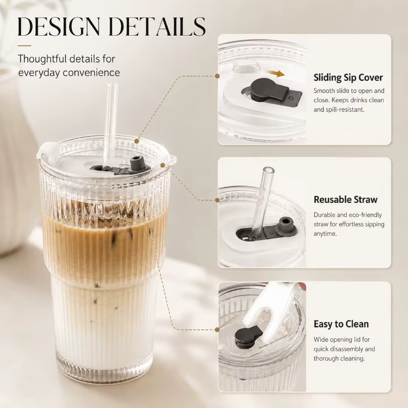 Tasse à café en verre rayée avec couvercle et paille