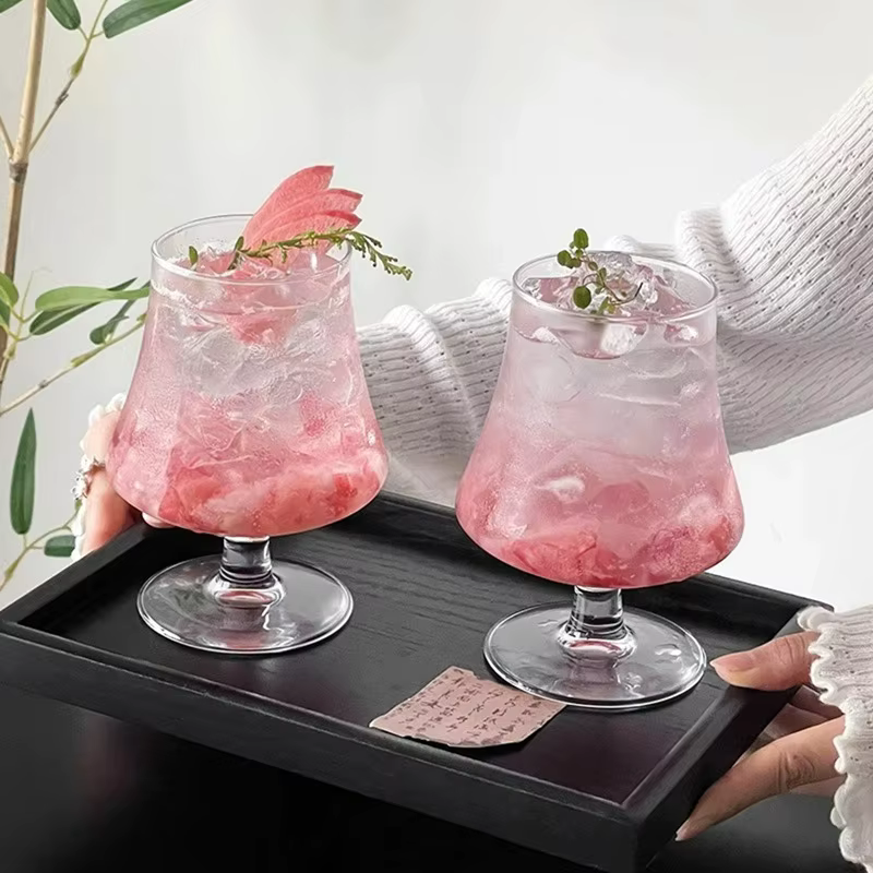 Verres à cocktail créatifs à pied haut