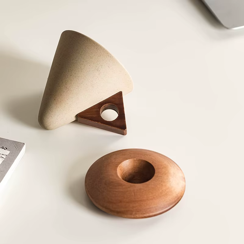 Tasse à café en céramique médiévale
