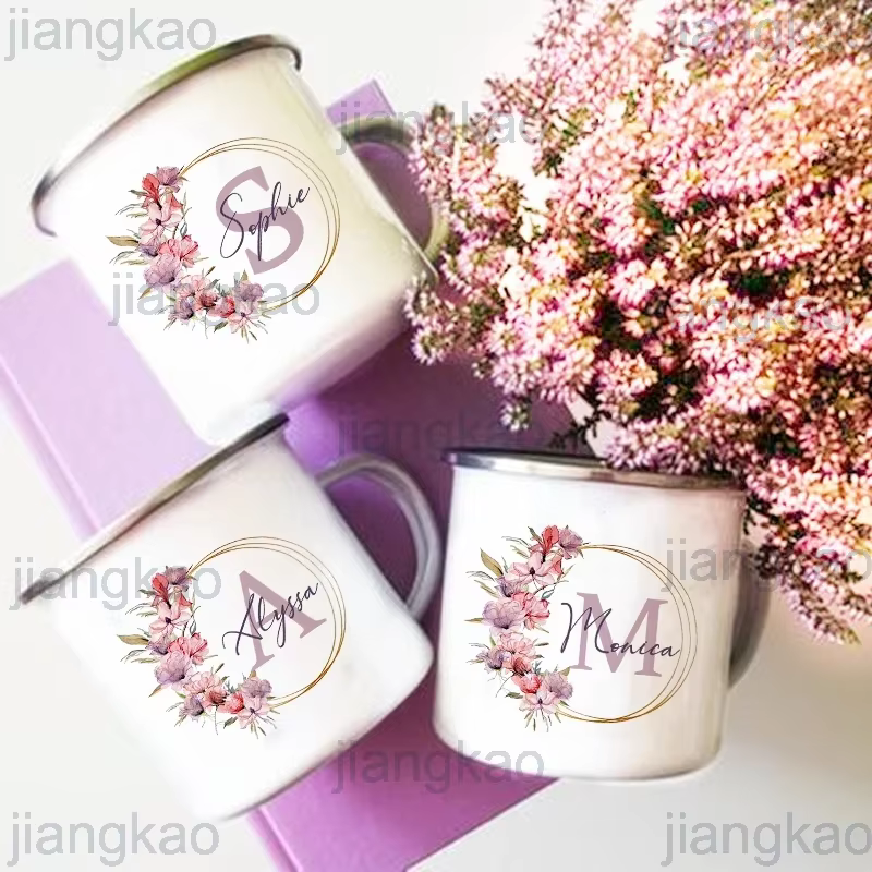 Tasse personnalisée initiale avec nom
