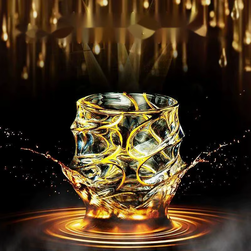 Verre à whisky de luxe avec ligne dorée