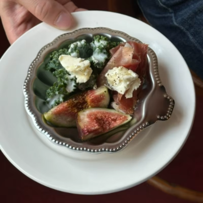 Assiette à apéritif créative en forme de coquille rétro française