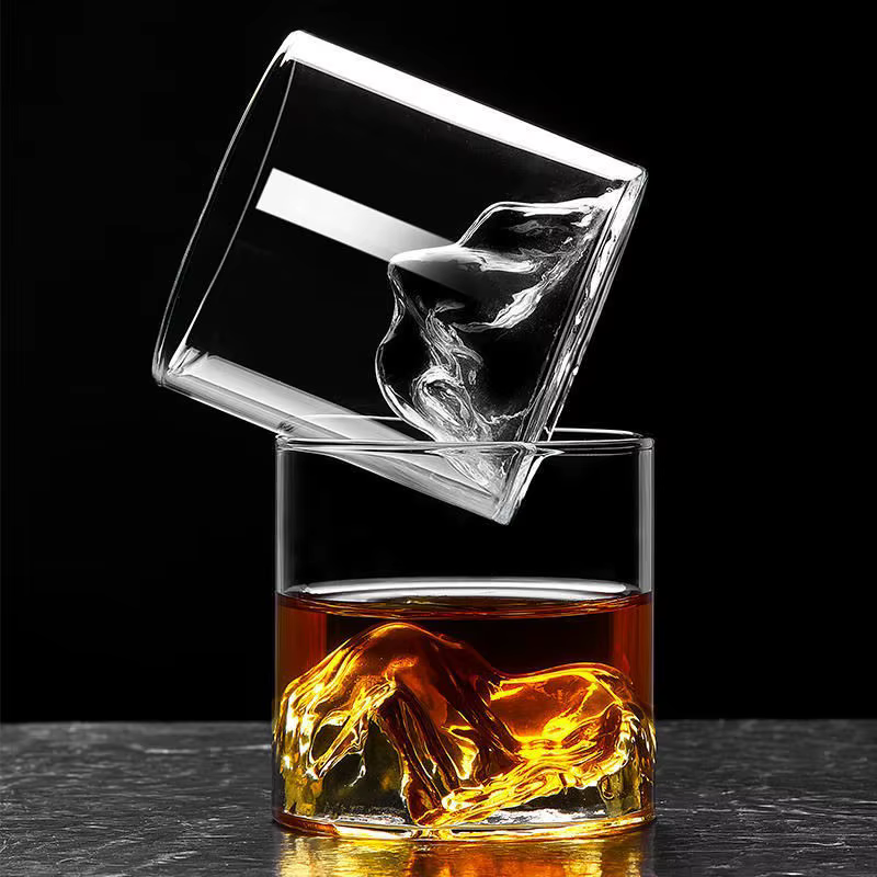 Verre créatif vue sur la montagne, Bar, glace, Cocktail, bière, thé