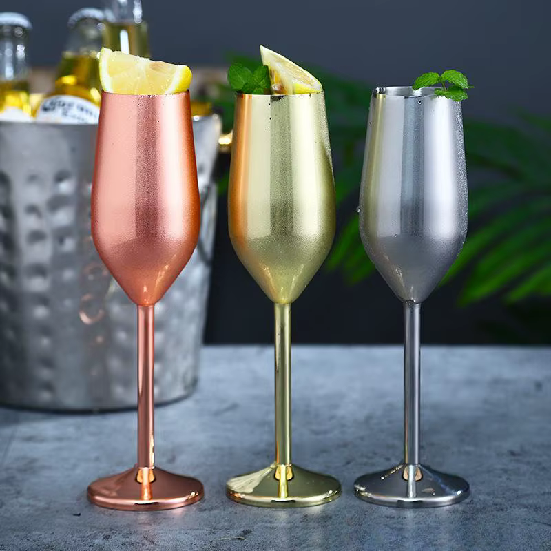 Verres à champagne élégants en acier inoxydable doré et argenté