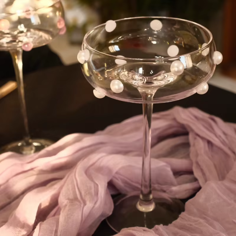 Verre à Champagne orné de perles fait à la main