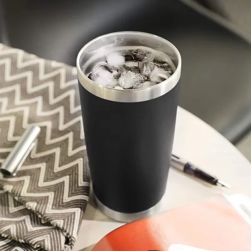 Tasse à bière isolée
