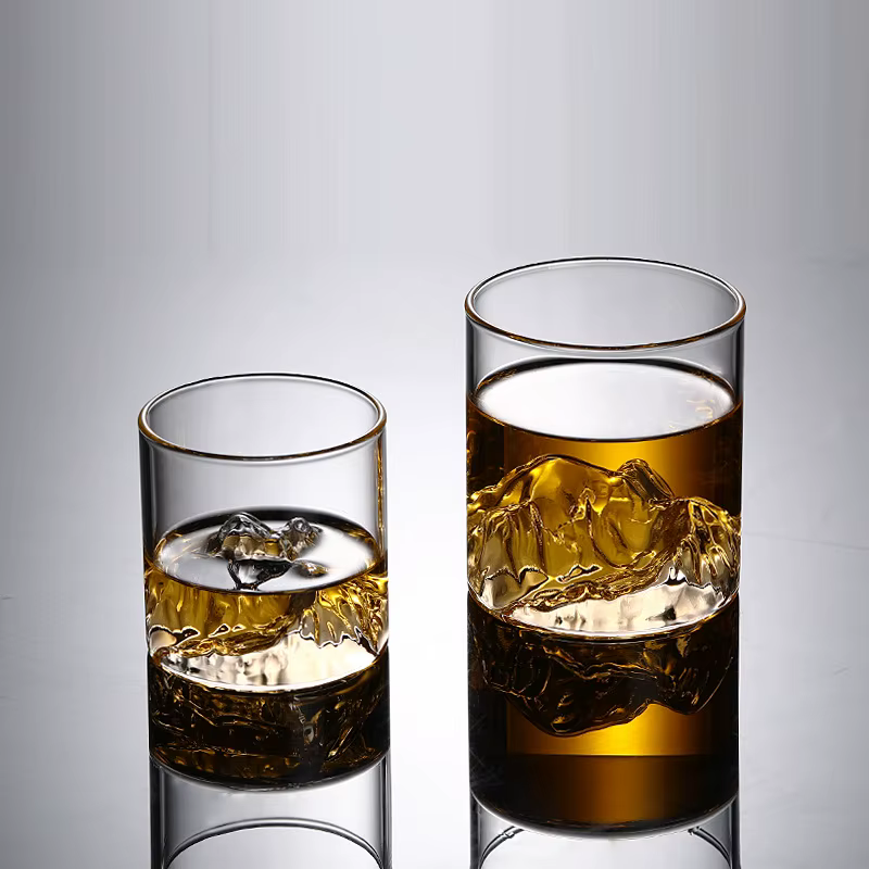 Verre créatif vue sur la montagne, Bar, glace, Cocktail, bière, thé