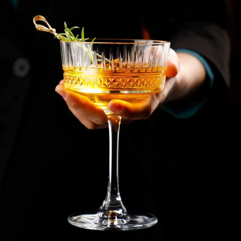 Verres à Martini sculptés