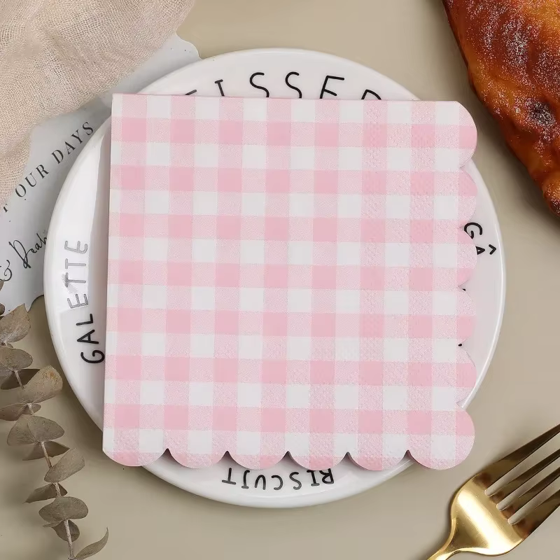 100 pièces serviettes festonnées à carreaux rose clair pliées 5x5 pouces