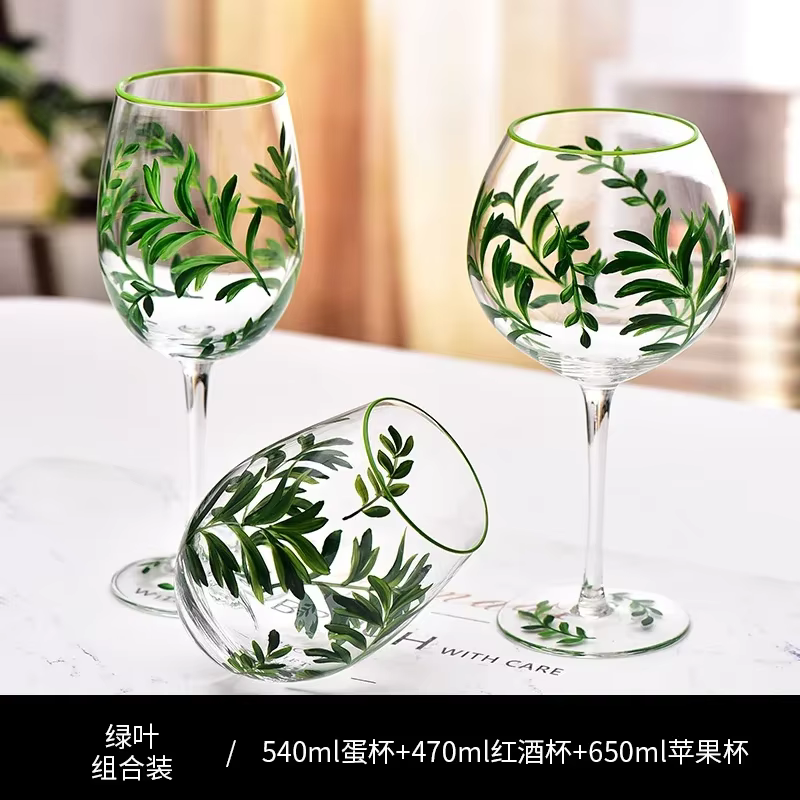 Verre à vin en cristal à motifs de fleurs, art de la main, pieds hauts, vin rouge, proximité de la main, famille, festival, fête, ensemble de trois pièces