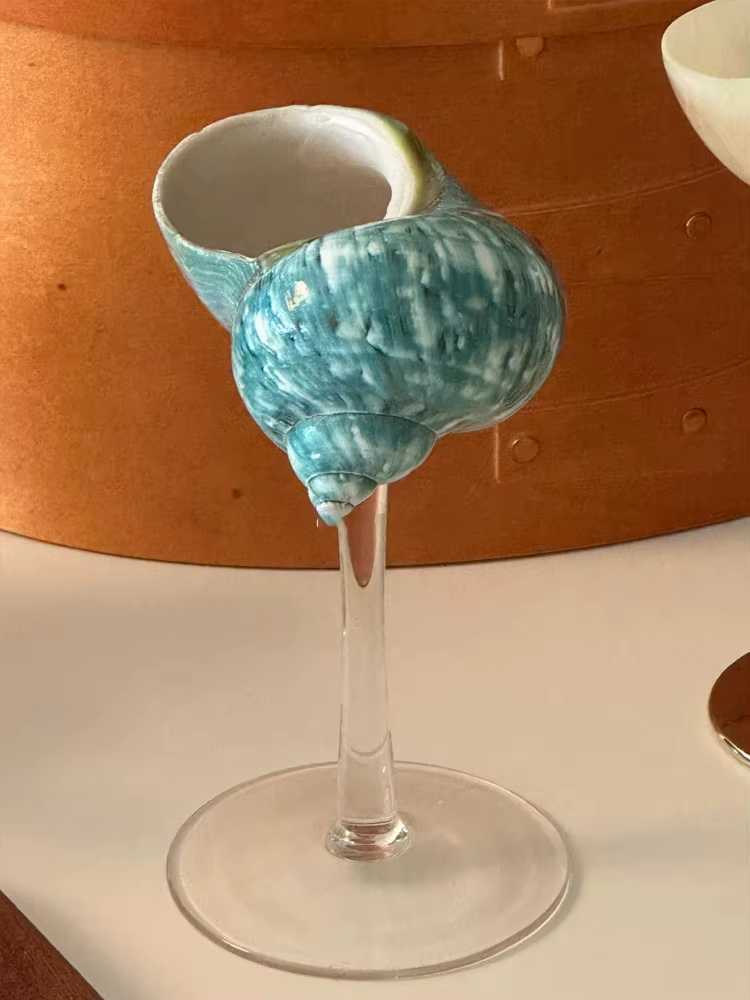Verre à vin en forme de conque naturelle
