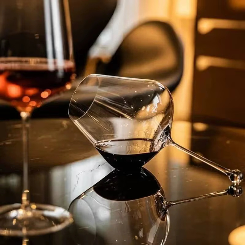 Verre à vin rouge anti-gravité en cristal fait main