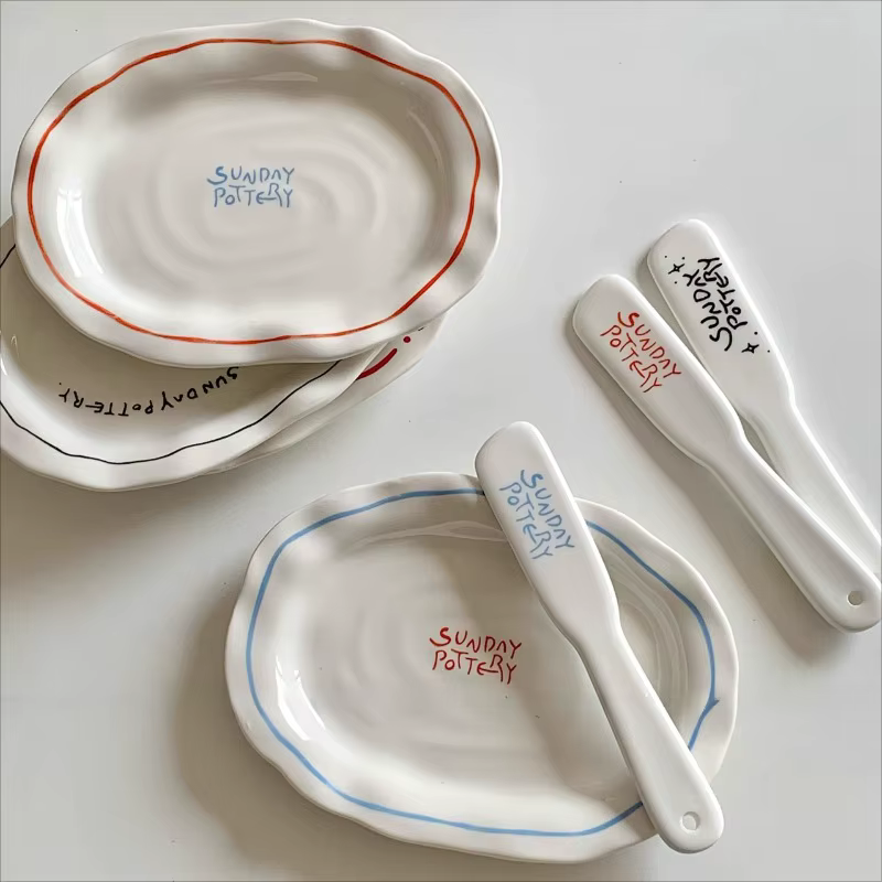 Assiette ovale en céramique de ligne rétro