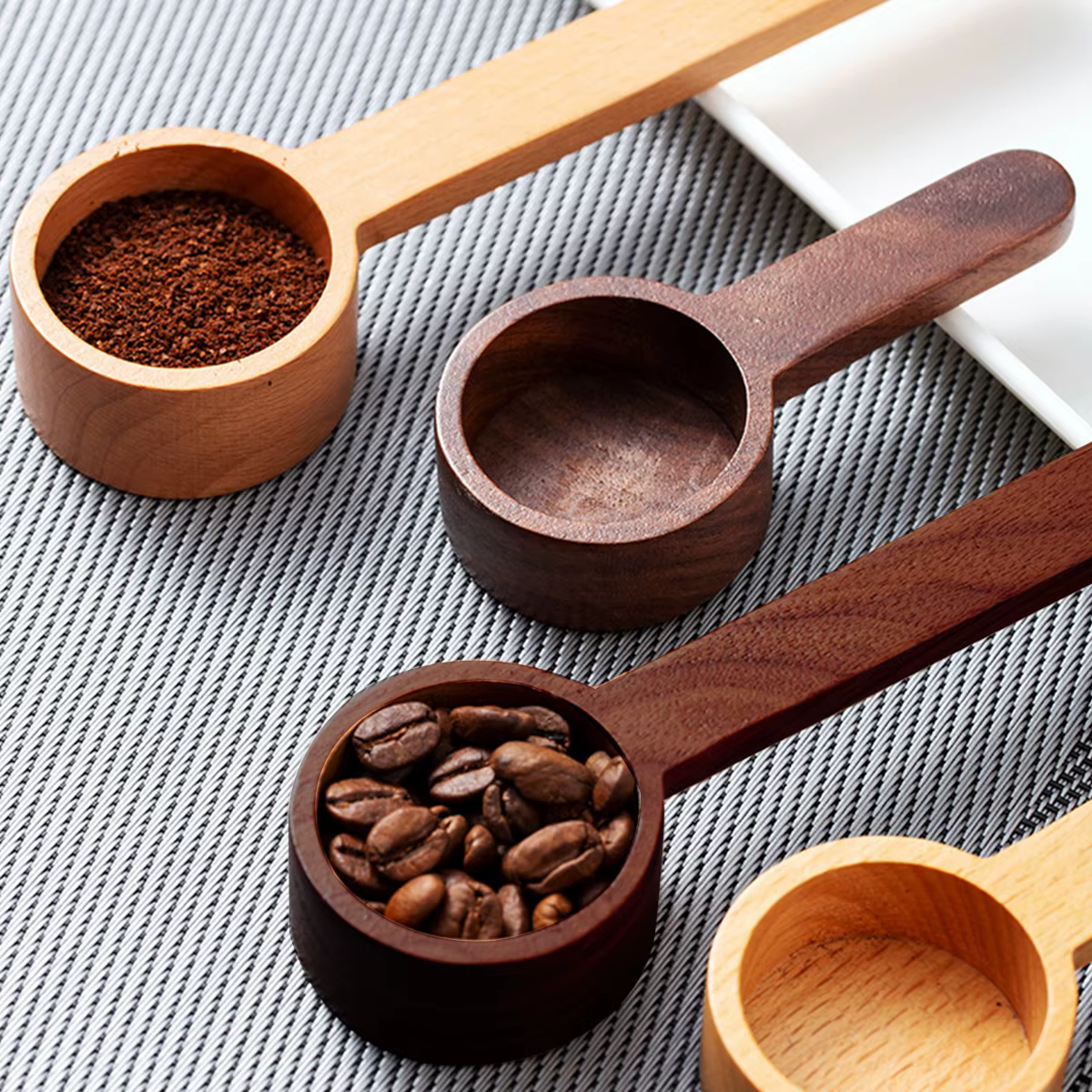 1 cuillère à café en noyer