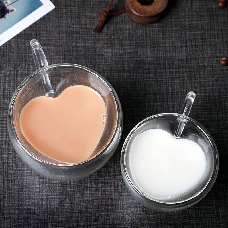Tasse en verre en forme de cœur d'amour