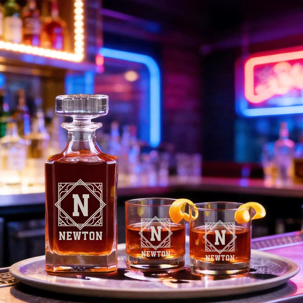 Bouteille de whisky personnalisée et verres à whisky